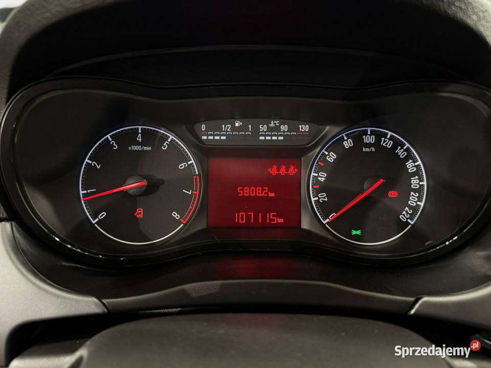 Opel Corsa 14 90 M5 2015 r salon komplet opon benzyna Myślenice sprzedam