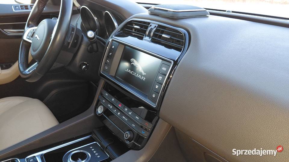 Jaguar FPace 20 w bogatej wersji Prestige automatyczna