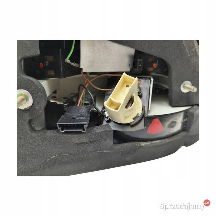 LAMPA PRAWA BMW Seria 7 E65 0108r tylna tylnia