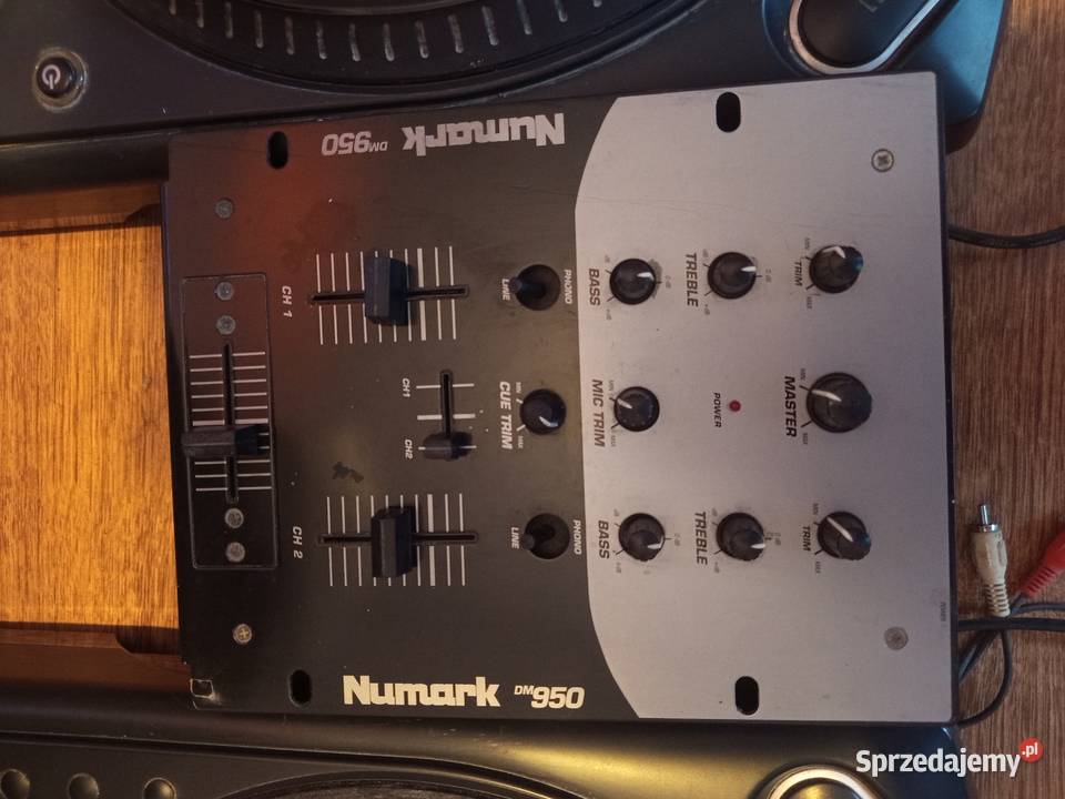 Sprzedam console 2 decki i mixer w walizce na