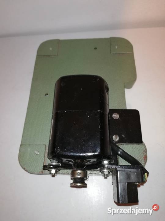 Stary silnik na żelaznej ciężkiej podstawie Silniki Warszawa