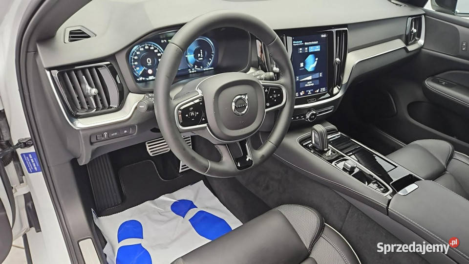 Volvo V60 T8 AWD PlugIn Hybrid RDesign aut Salon światła przeciwmgielne Warszawa sprzedam
