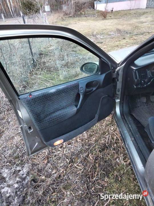 Opel Vectra B 18 16v na części gazem drzwi Sawin