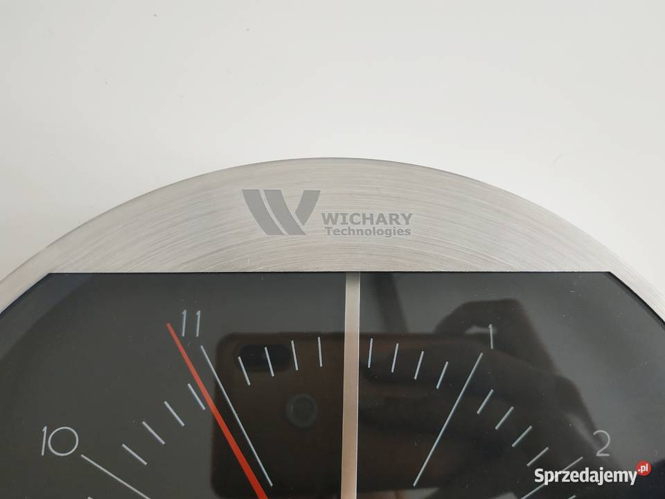 Elegancki metalowy zegar analogowy ścienny sprzedam