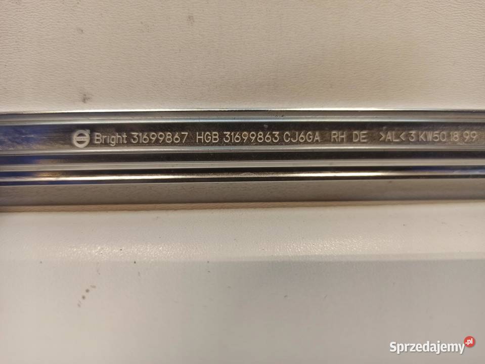 LISTWA OZDOBNA SZYBY PRAWY TYŁ V90 31699867