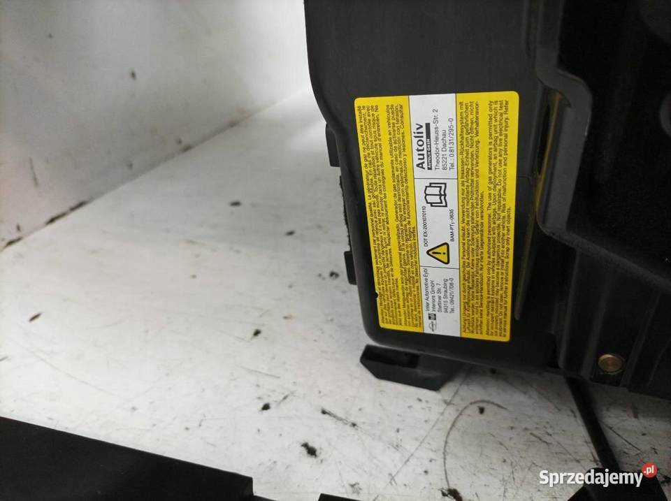 SCHOWEK PRAWY PASAŻERA DESKI CZERWONY 80600005