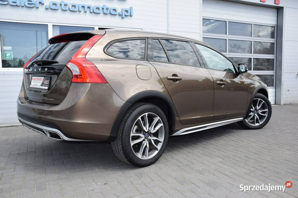 Volvo V60 Cross Country 20 D3 Summum 100 brązowy Hrubieszów