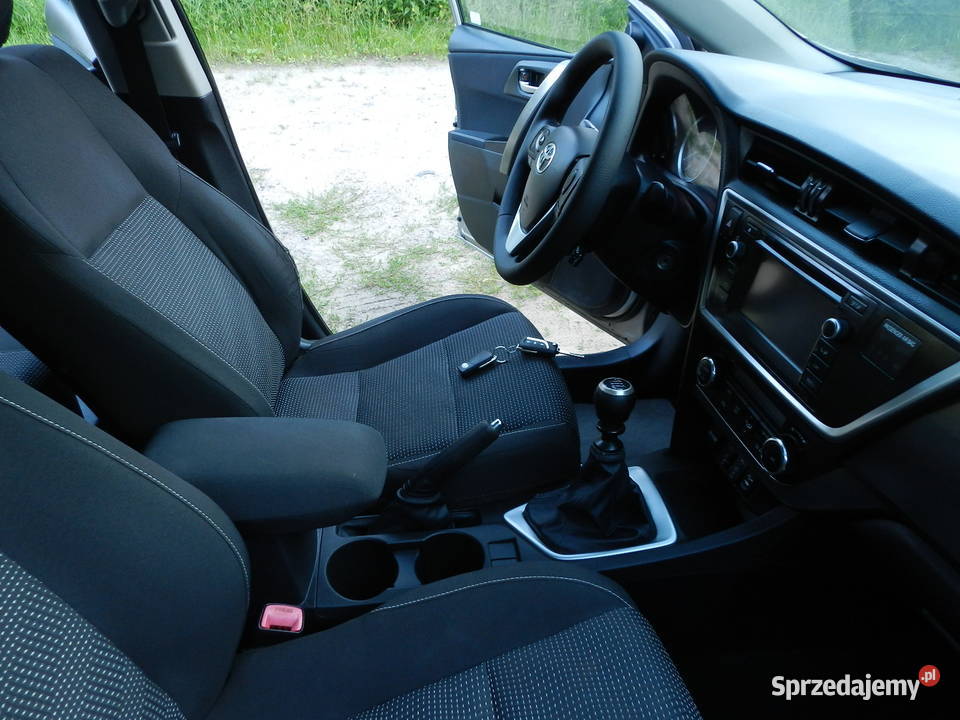 Toyota Auris II Benzyna 16 śliczna SERWISOWANA Hatchback Puszczykowo sprzedam