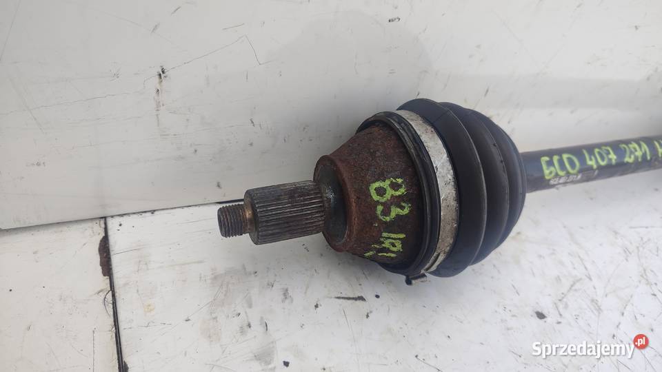 83IRLSKODA FABIA 3 III MPI 6C0407271H PÓŁOŚ LEWA
