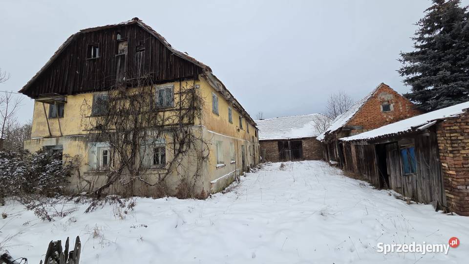 Dom z zabudowaniami gospodarczymi do kapitalnego mieszkalny