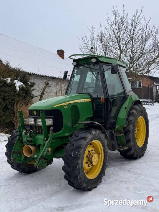 John Deere 5820