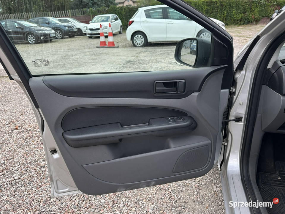 Ford Focus 16 benzyna 100 Uszkodzony mazowieckie Warszawa