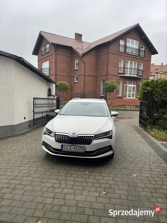 Skoda superb 21r hak ful led nieuszkodzony Superb