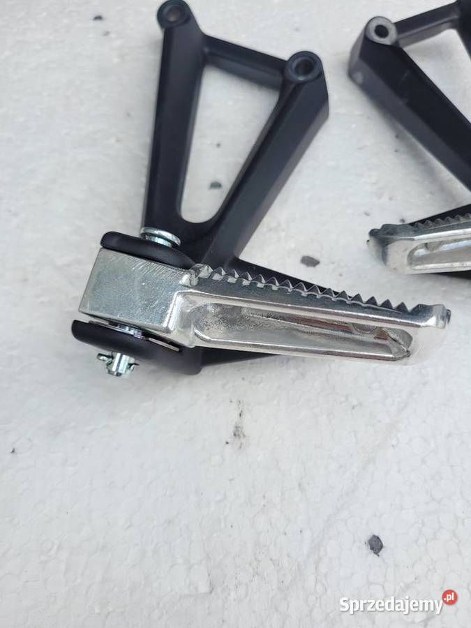 YAMAHA R3 R 3 1924 SET PODNÓŻEK PASAŻERA Nowy Tomyśl