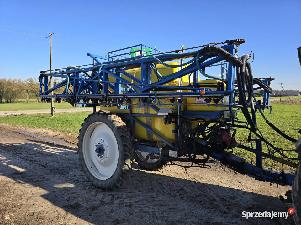 Opryskiwacz ciągany DELVANO TRE 2500 2500 L Włosty