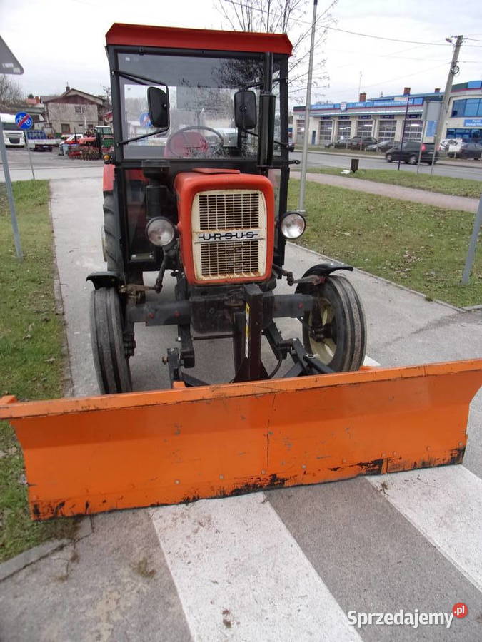 Ciągnik rolniczy URSUS C330M z zamontowanym Opoczno