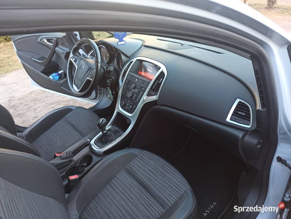 Opel Astra J 14 Oryginalny lakier Zadbana nieuszkodzony