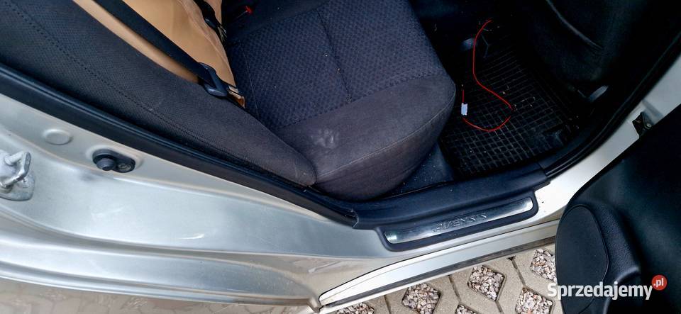 Toyota AVENSIS 2005 Srebrma Stan BD 116KM Avensis Warszawa sprzedam