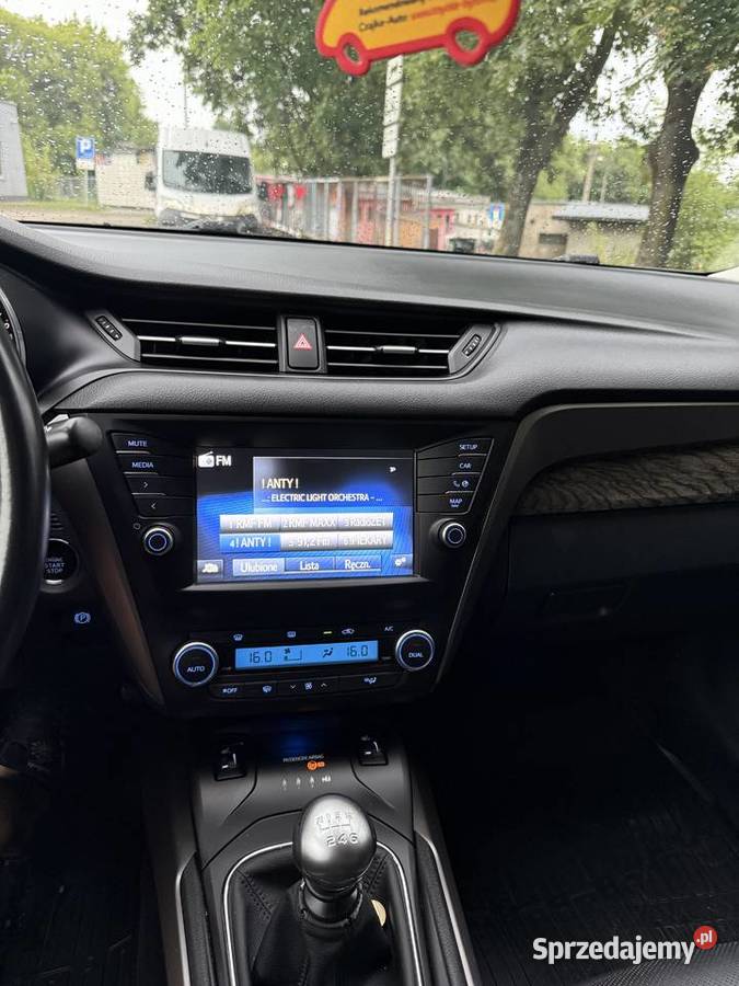 Toyota Avensis 2016 18 benzyna Gwarancja 1800cm3 Będzin