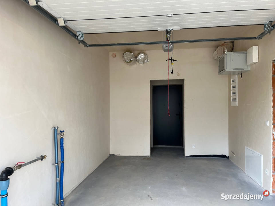 Nowoczesny dom z ogródkiem i tarasem na IIp z 50m2