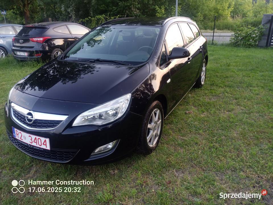 Opel Astra J kombi benzyna