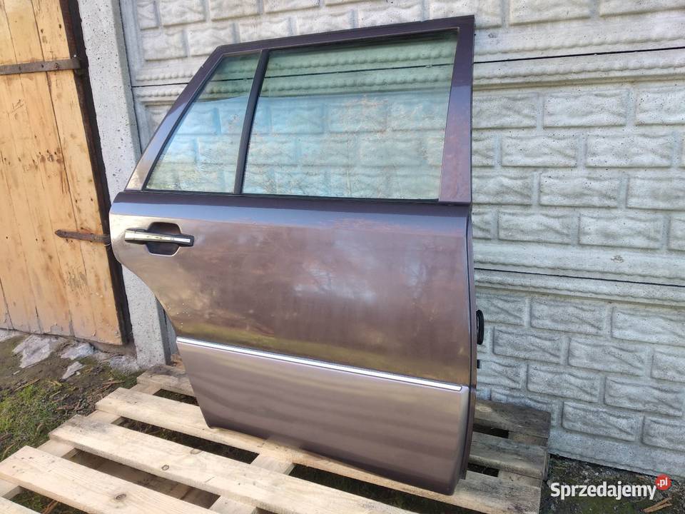 Mercedes W124 S124 kombi drzwi prawe tył tylne