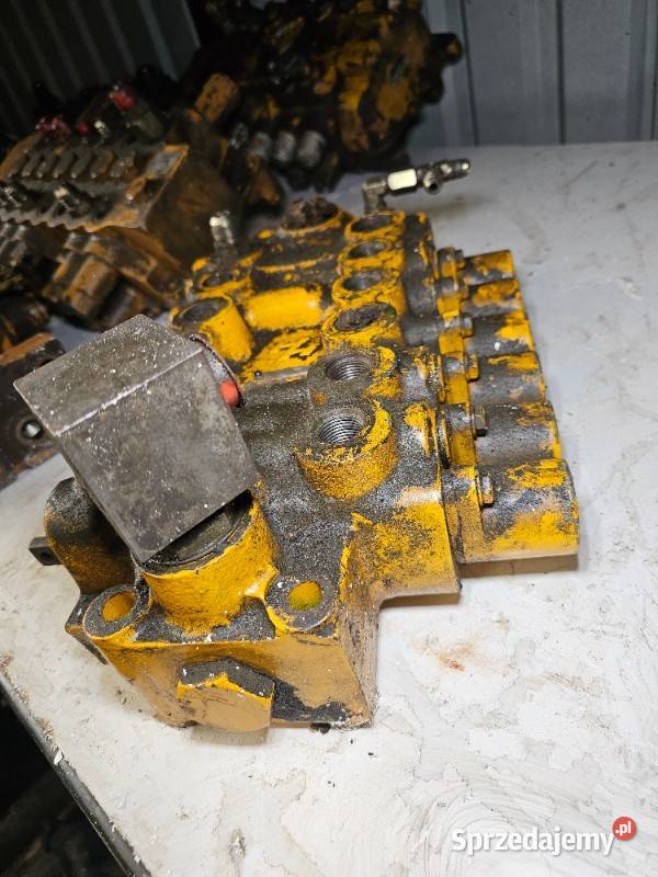 Tylny rozdzielacz hydrauliczny koparki do Massey pomorskie Gdynia