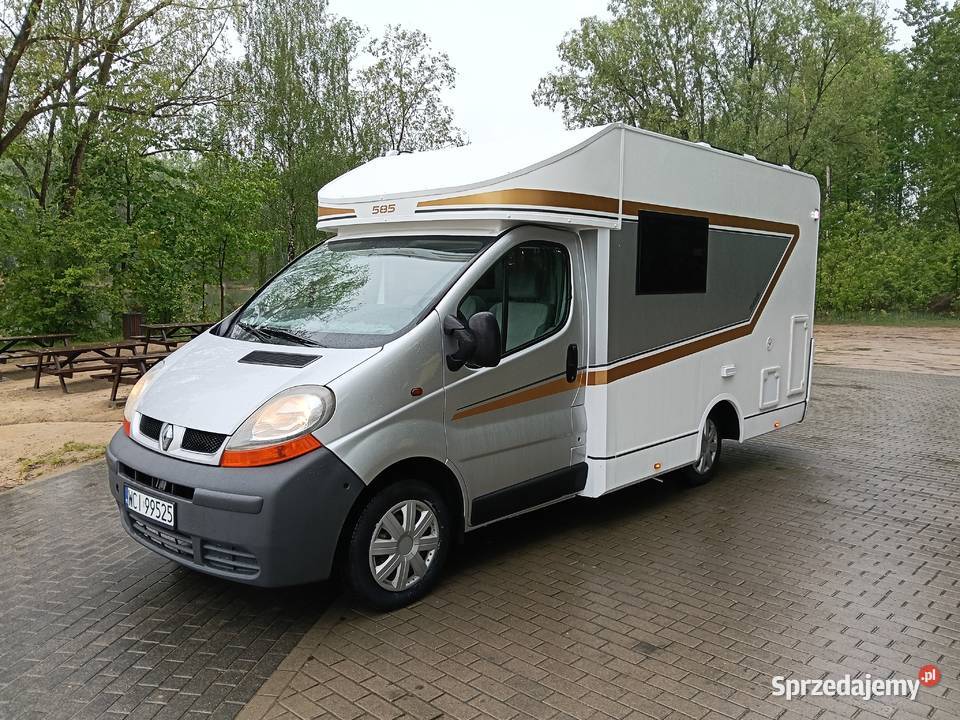 Kamper na bazie Renault Trafic z nową zabudową Samochody dostawcze Ciechanów