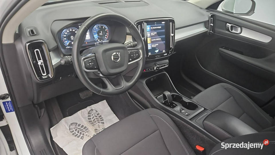 Volvo XC 40 T3 Momentum aut Z Polskiego Salonu ASR (kontrola trakcji) Warszawa
