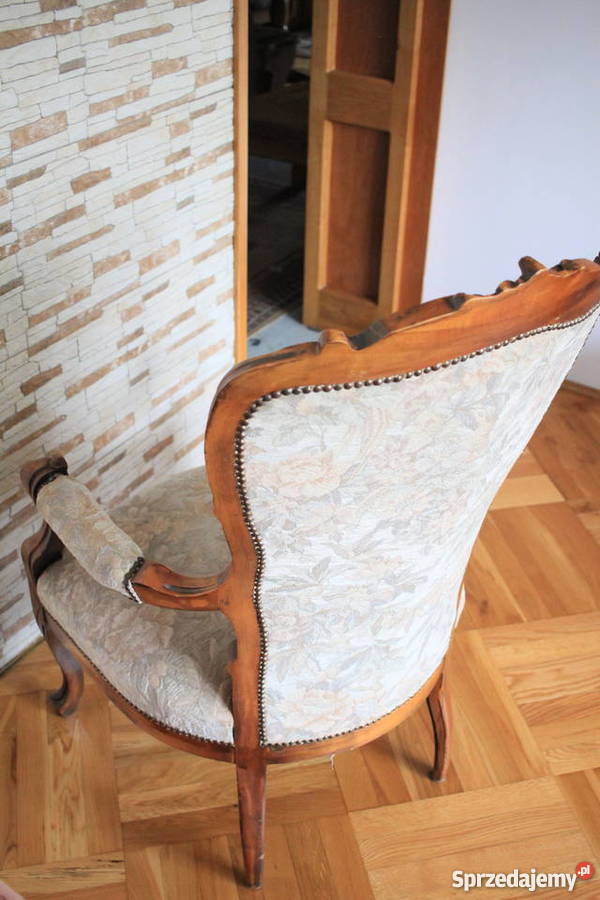 Pięknie zdobiony fotel klasyczny ręcznie Pszczyna