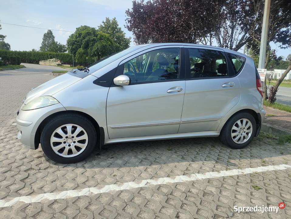 Mercedes A A150 W169 Przyłogi