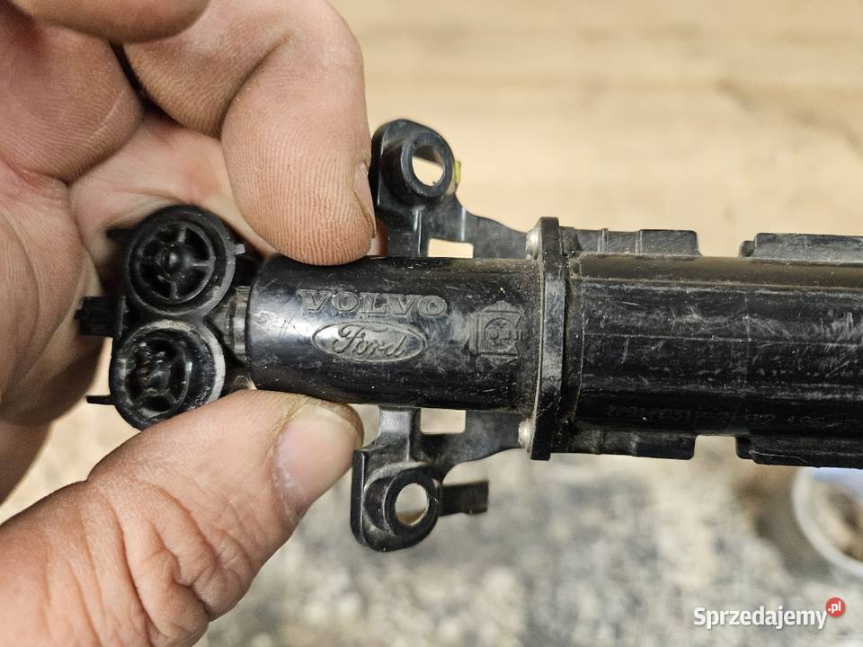 VOLVO S60 V60 SPRYSKIWACZ LAMPY PRAWY 31391838 osobowe wielkopolskie Międzychód