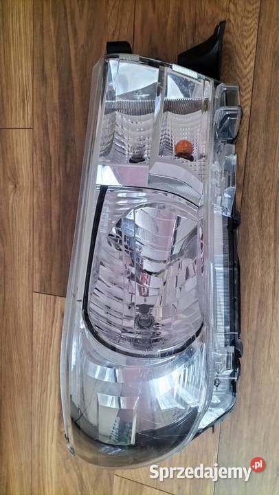 Toyota Hilux lampa przednia prawa żarówki w