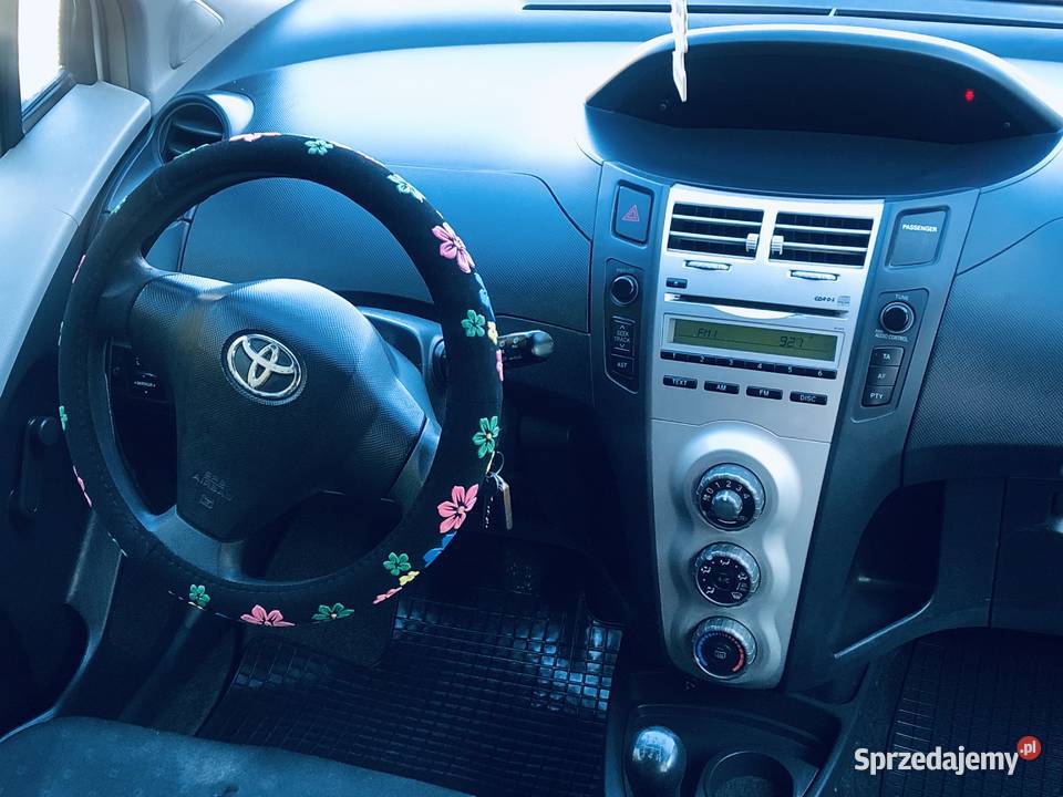 Toyota Yaris II 14D4D 90 biały akrylowy MEGA Przeworsk