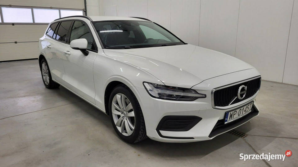 Volvo V60 B3 B Momentum Core aut II 2018 1969cm3 Grójec