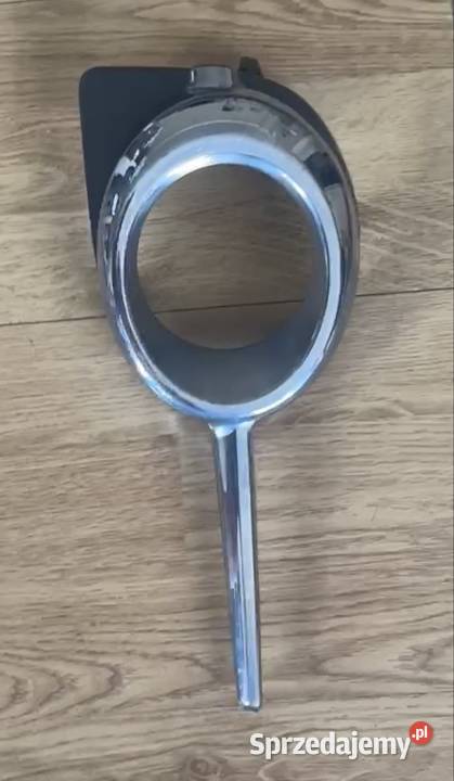 TOYOTA RAV IV 2022r RAMKA OPRAWKA HALOGENU LEWA śląskie Sosnowiec