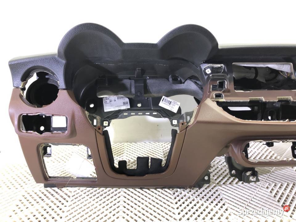 KOKPIT ALFA STELVIO SUV KONSOLA DESKA