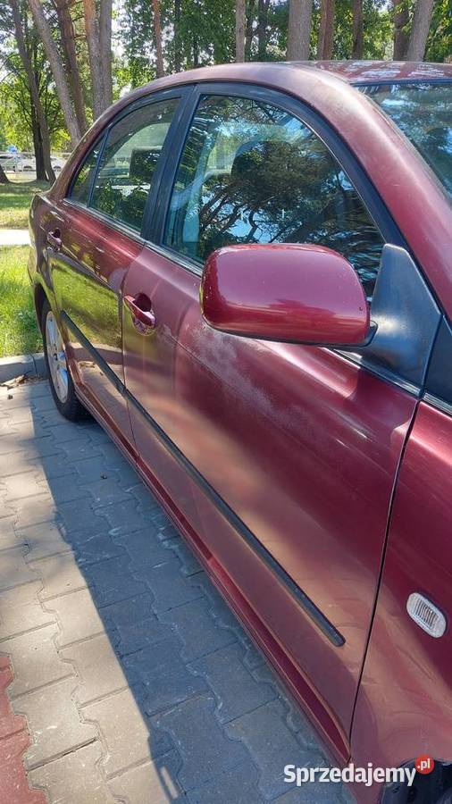 Toyota Avensis 2004 20 benzyna kupiony w polskim salonie Kutno sprzedam
