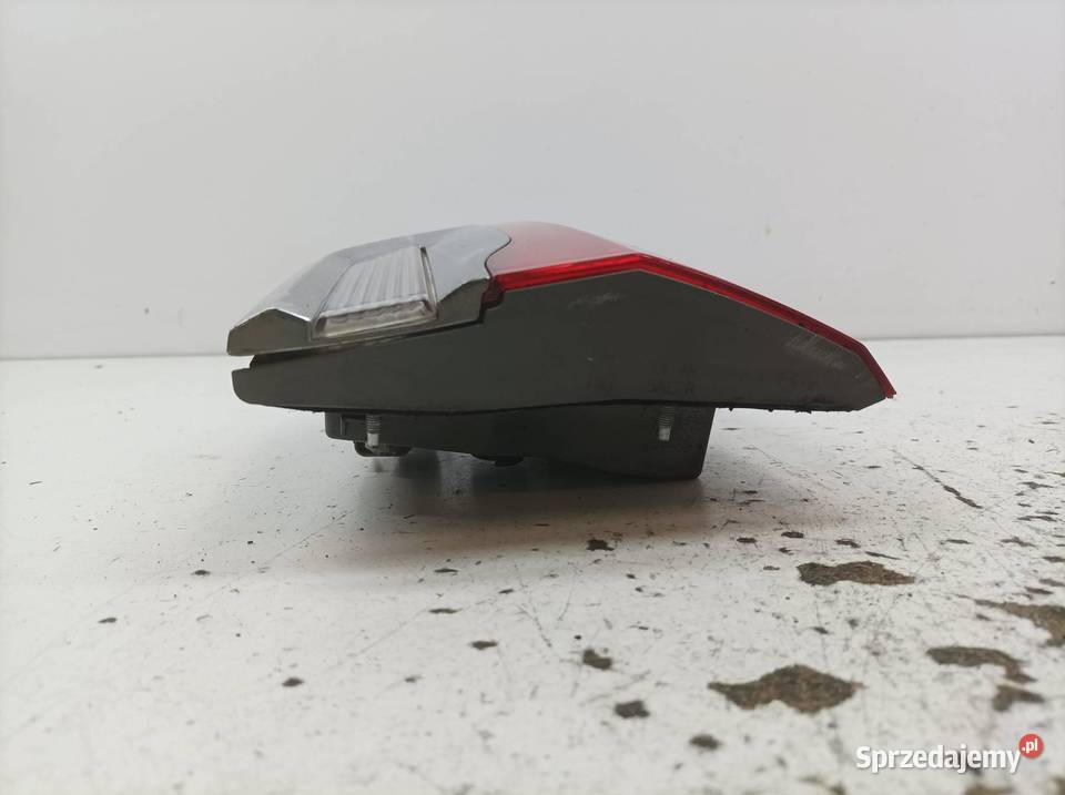 LAMPA TYŁ W KLAPĘ PRAWA LIFT Jeep Grand Cherokee
