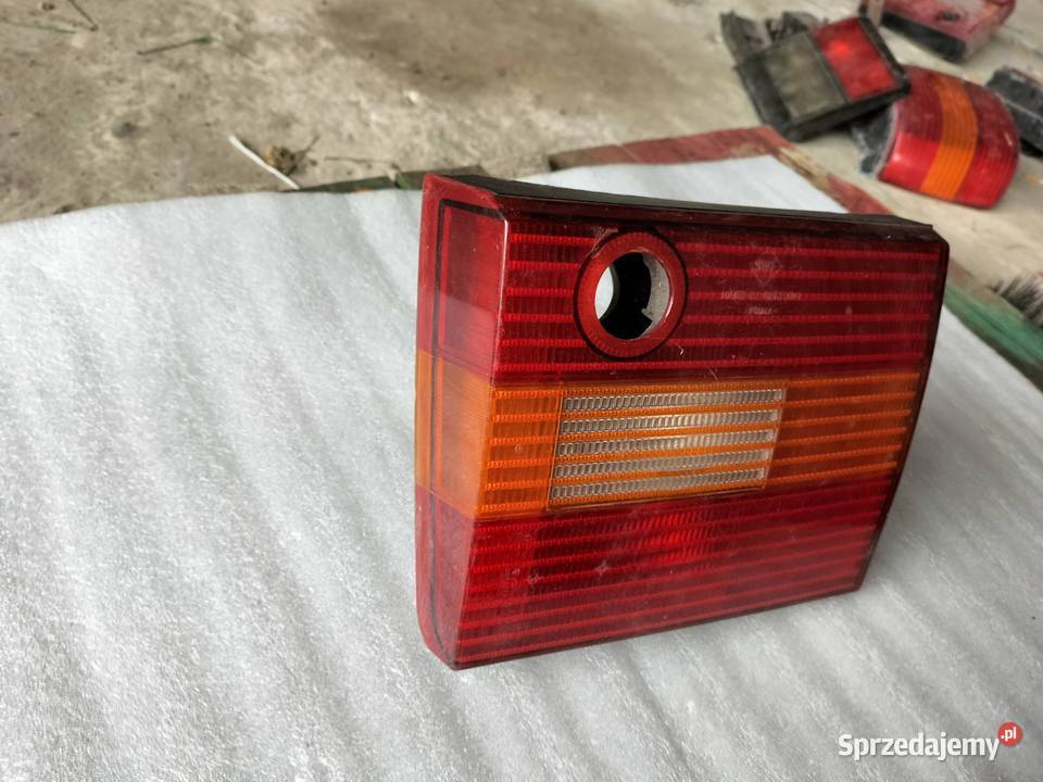 PASSAT B4 KOMBI LAMPA TYŁ TYLNA 3A9945108 Oświetlenie Kamień-Kolonia
