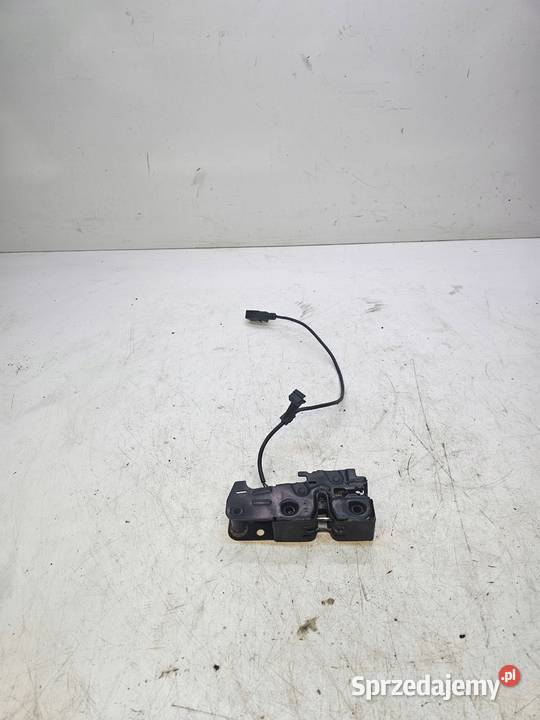 ZAMEK MASKI RYGIEL AUDI A4 B8 A5 Q5 8K0823509D Przystajń