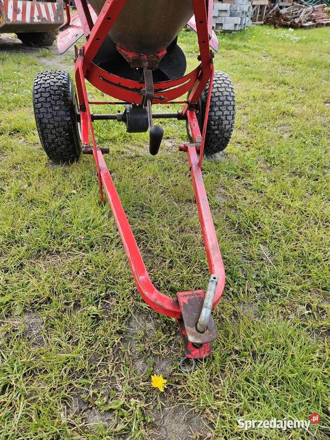 Rozsiewacz nawozu soli do traktorka kosiarki Rinder Siodłkowice sprzedam