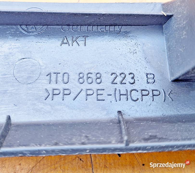 VW TOURAN OSLONA SLUPKA LEWY PRZOD 1T0868223B Radom