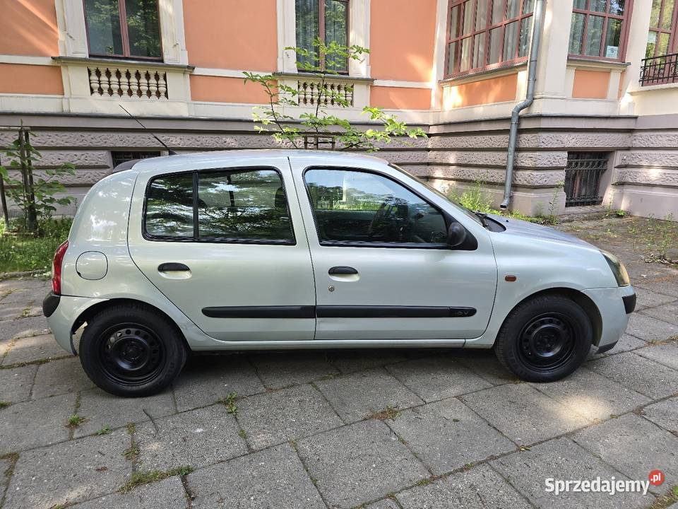 Renault clio 12 benzyna 235km