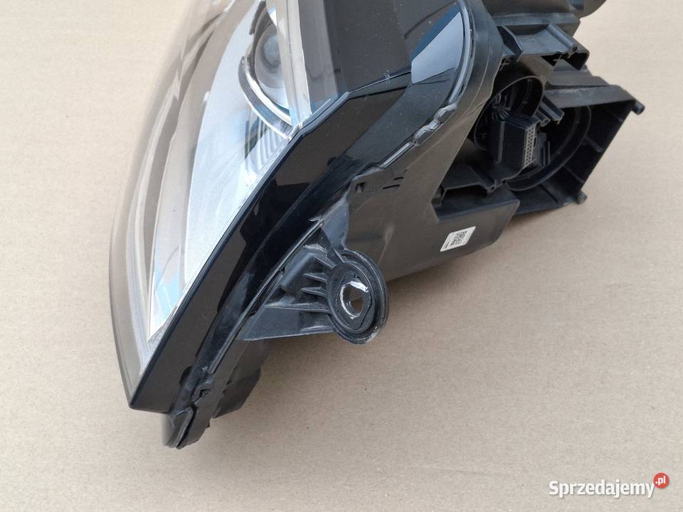 VW T6 MULTIVAN CARAVELLE REFLEKTOR PRAWY FULL