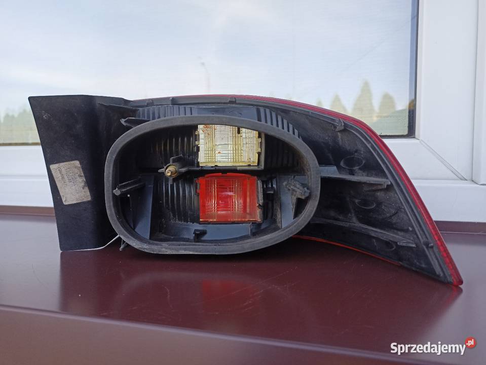 Renault Laguna 2 II hatchback HB lampa tył tylna Sieradz