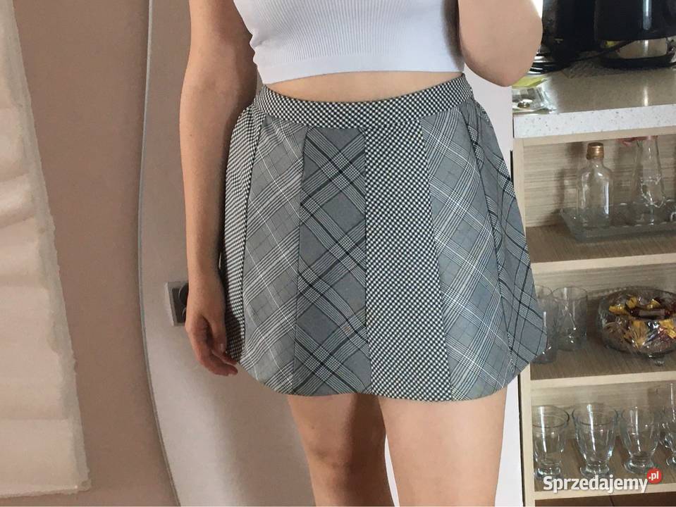 Czarna spodniczka trapezowa w kratke M Polanka Wielka