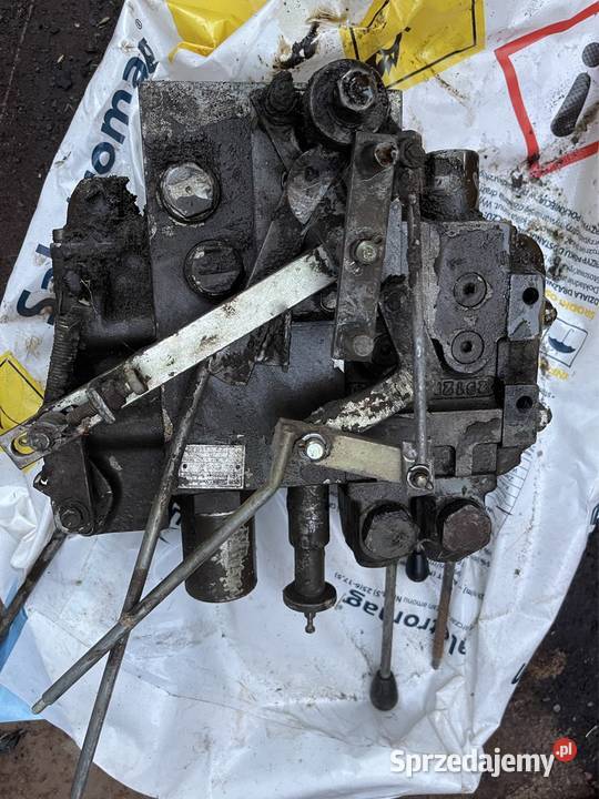 Rozdzielacz FORTSCHRITT 323 320 300 303 Hydraulika Wieluń