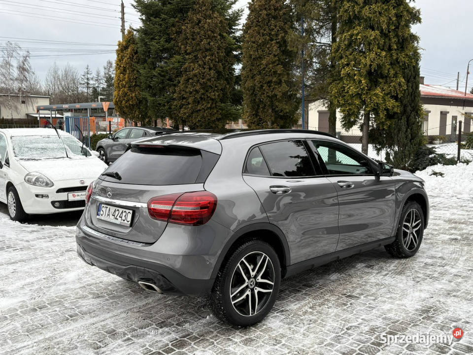 Mercedes GLA 220 Kamera 360 Harman Kardon Skóry
