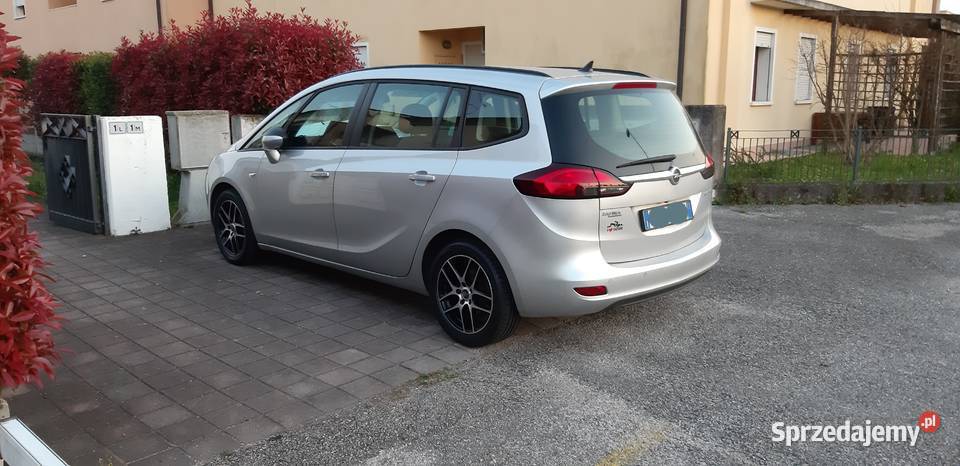 Sprzedam Opel Zafira Tourer wielofunkcyjna kierownica Zafira Nidzica